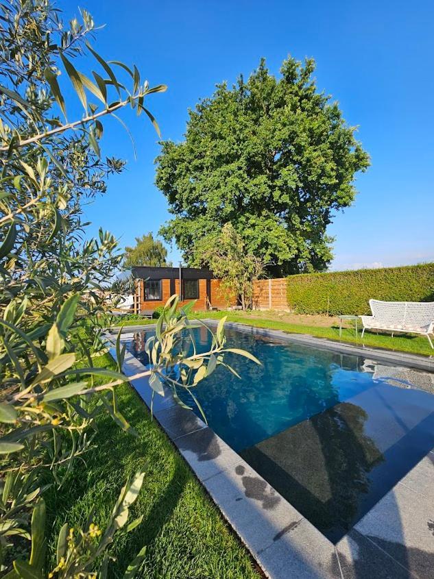 Houten Huisje Tussen Paarden Nieuwerkerken Exterior foto